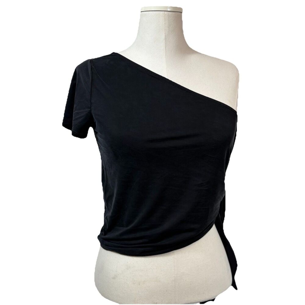 paloma wool one sholder short sleeve crop top no size (measurements in pics)